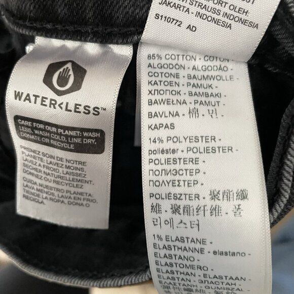 Levi’s Premium Wedgie Straight Jeans Women’s Size 31 Black Distressed High Rise - Picture 8 of 8